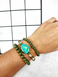 Trio Elegante em Verde Musgo: Miçangas e Detalhes Sofisticados - comprar online