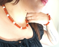 CONJUNTO COLLAR + PULSERA AGATA CORNALINA CON NACAR 8mm en internet