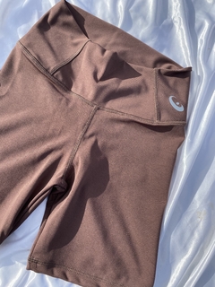 Short mitad de pierna marrón - comprar online