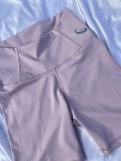 Short mitad de pierna lila - comprar online