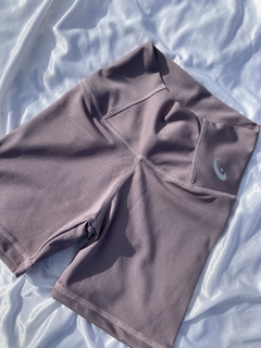 Short mitad de pierna gris topo jasp