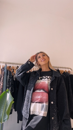 Campera Over Black Bordada en internet