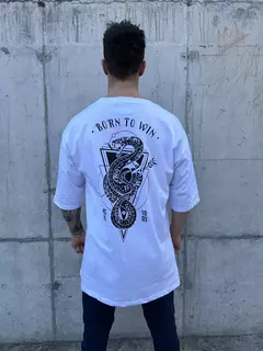 Remera Oversize Born To Win - comprar online