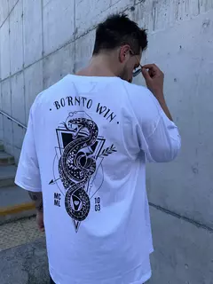 Remera Oversize Born To Win en internet