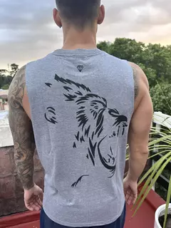 Musculosa Over Made to Win - tienda online