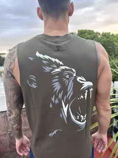 Musculosa Over Made to Win en internet