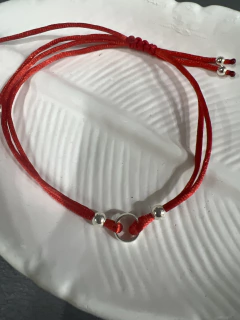 PULSERA HILO ROJO CÍRCULO Y BOLITAS - comprar online