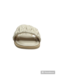 SAANVI BEIGE en internet