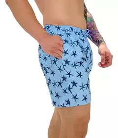 Imagen de 24- SHORT DE BAÑO CON SUSPENSOR ESTAMPADO
