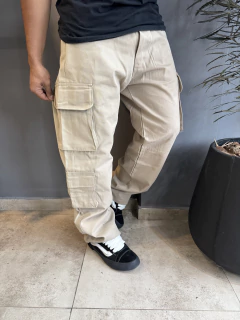 DOBLE CARGO BEIGE SAM - BUNKER INDUMENTARIA
