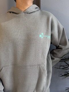 BUZO DUE GRIS VERDE HIGH en internet