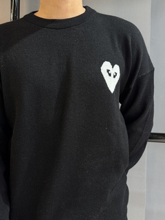 SWEATER NEGRO CORAZON en internet
