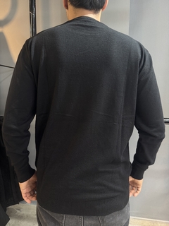 SWEATER LISO NEGRO - BUNKER INDUMENTARIA