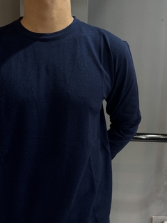 SWEATER LISO AZUL - BUNKER INDUMENTARIA