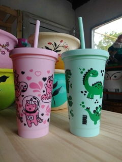 Vasos con tapa y sorbete infantiles