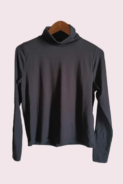 POLERA CUELLO ALTO