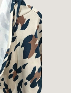 BUZO CANGURO PRINT BEIGE en internet