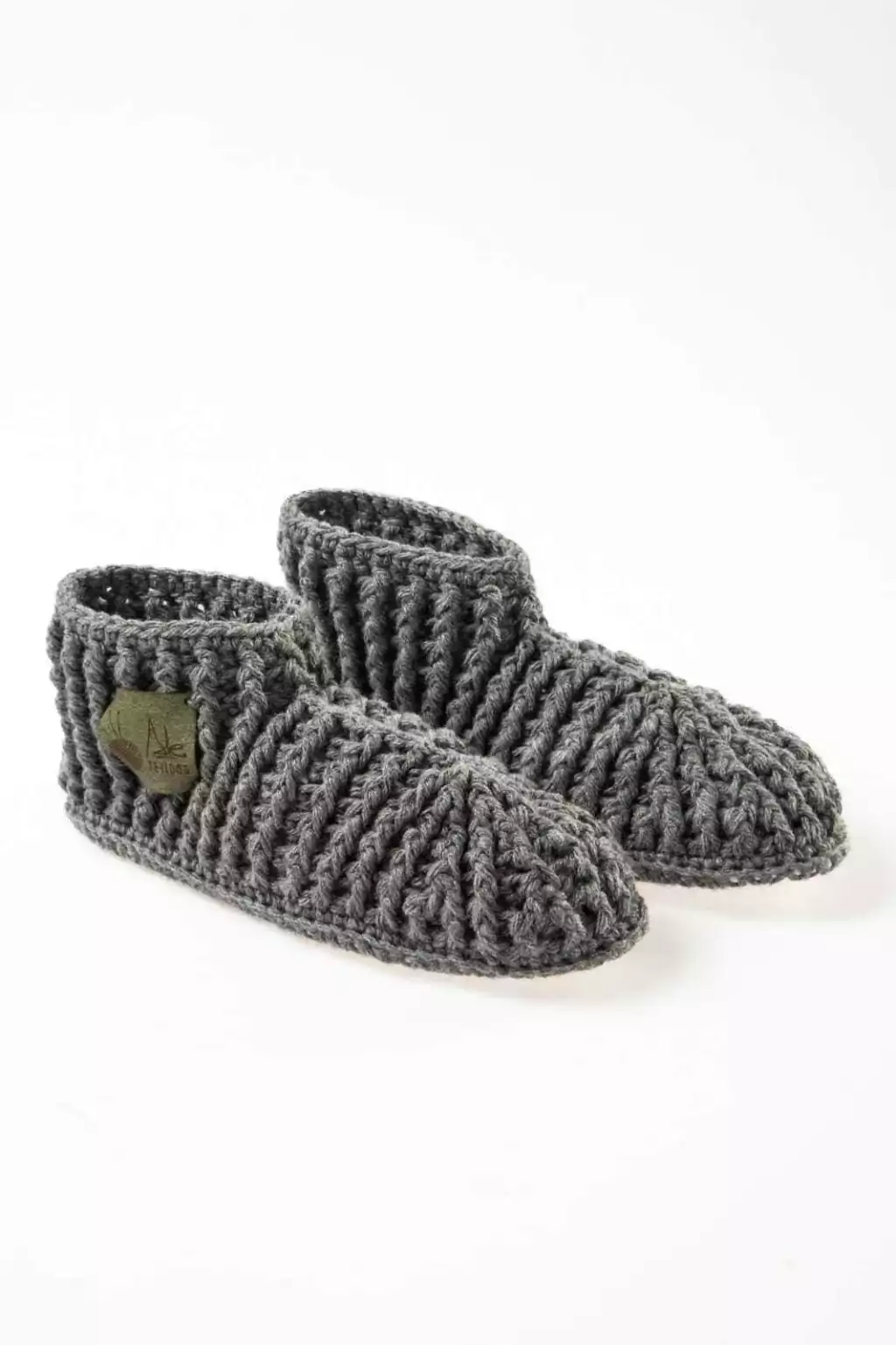 PANTUFLA DE LANA TEJIDA A MANO CON SUELA PLANA DE GOMA EVA