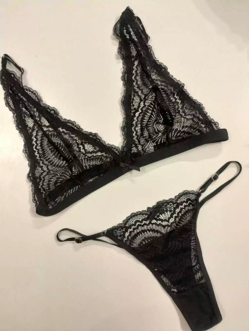 BRALETTE CON PUNTILLA Y LESS REGULABLE