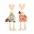 Casal de Coelhos Decorativos c/ Cesta de Cenouras e Pá - Colorido (Laranjeira) - comprar online