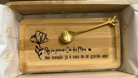 Bandeja de bambu com colher - podem ser personalizadas com frases ou desenhos - comprar online