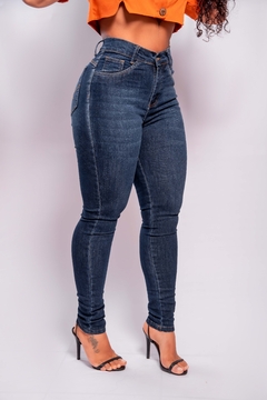 Calça Jeans Feminina Lisa: Essência Moderna na internet