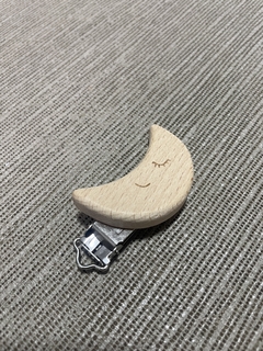 Porta chupete de silicona personalizado - Broche de madera en internet