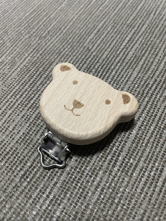 Porta chupete de silicona y madera personalizado - broche de madera