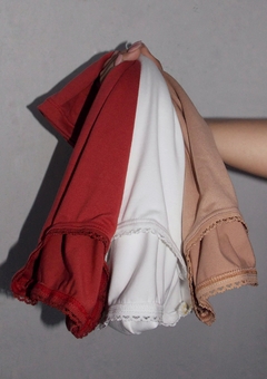 Remera cuello redondo Puntilla