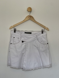 Saia Jeans branca na internet