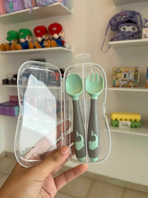 CUBIERTO BEBÉ MANGO SILICONA Y PUNTA DE PLASTICO