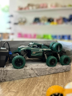 CAMIONETA CROSS 6X6 - CLOSET IMPORTADOS