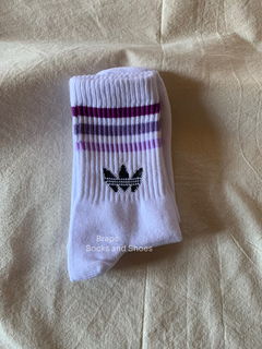 Adidas con lineas violeta en degrade