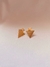 Brinco Seta Semijoia Folheado Em Ouro 18k