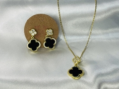 Set collar y aretes trebol negro