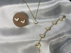 Set collar, pulsera y aretes de mariposa blanco. en internet