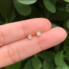 Aretes de zirconia.