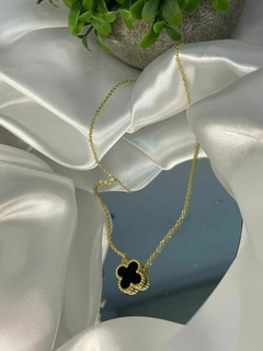 CADENA CON DIJE DE TREBOL.