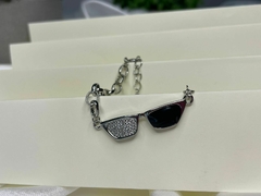 PULSERA CON GAFAS COLOR PLATA. - comprar en línea