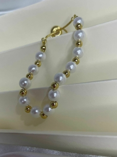 PULSERA DE PERLAS BLANCAS.