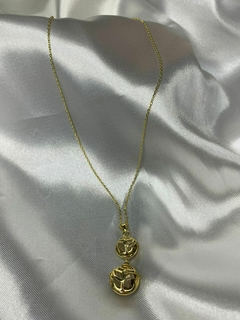 CADENA CON DIJE DE CRISTALES EN FORMA DE ROSA
