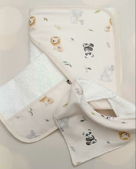 JUEGO DE TOALLON, BANDANA Y BABITA- ANIMALITOS BABY NATURAL
