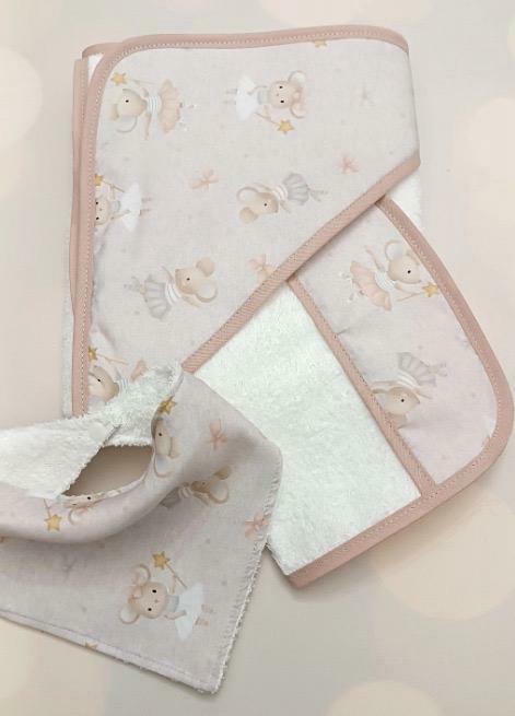 JUEGO DE TOALLON, BANDANA Y BABITA- Ratoncitas bailarinas rosa nude