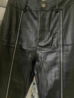 CALÇA COURO C\ ZÍPER - comprar online