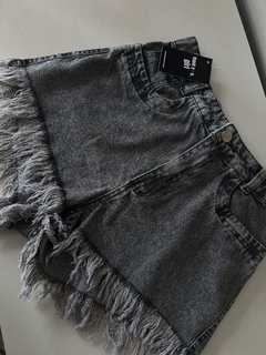 SHORT JEANS CINZA na internet