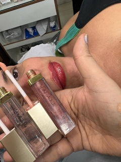 Gloss com ácido Hialurônico