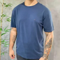 CAMISETA B TOMMY na internet
