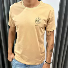 CAMISETA ESTAMPADA ROSA DOS VENTOS KINGE OCRE M - comprar online