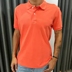 POLO PIQUET BORDADO BANDEIRA KINGEJOE SL CORAL G - Rouparia Conceito