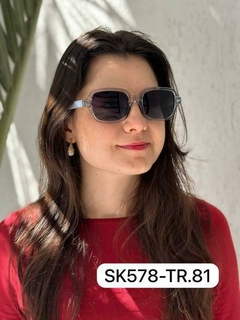 SK578-TR.81 OCULOS DE SOL QUADRADO ARMACAO TRANSLUCIDA E LENTE DEGRADE - loja online